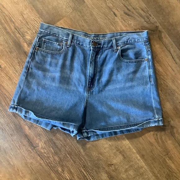 American Eagle cuffed mom shorts - Picture 1 of 4